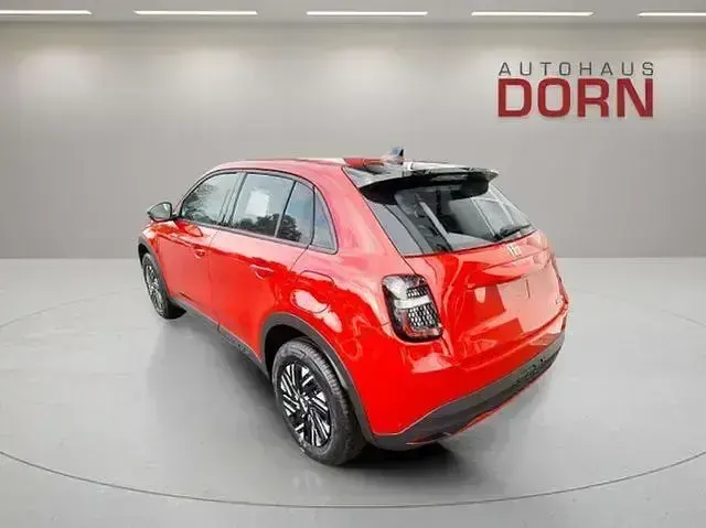 Gebraucht Fiat 600 101 PS (74 kW) 2025 Rot SUV