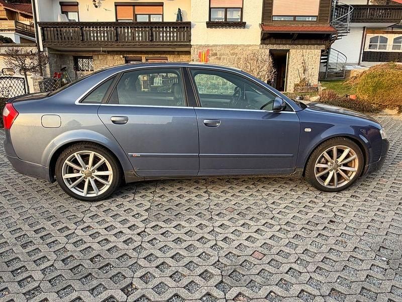 Gebraucht Audi A4 220 PS (161 kW) 2002 Blau Limousine