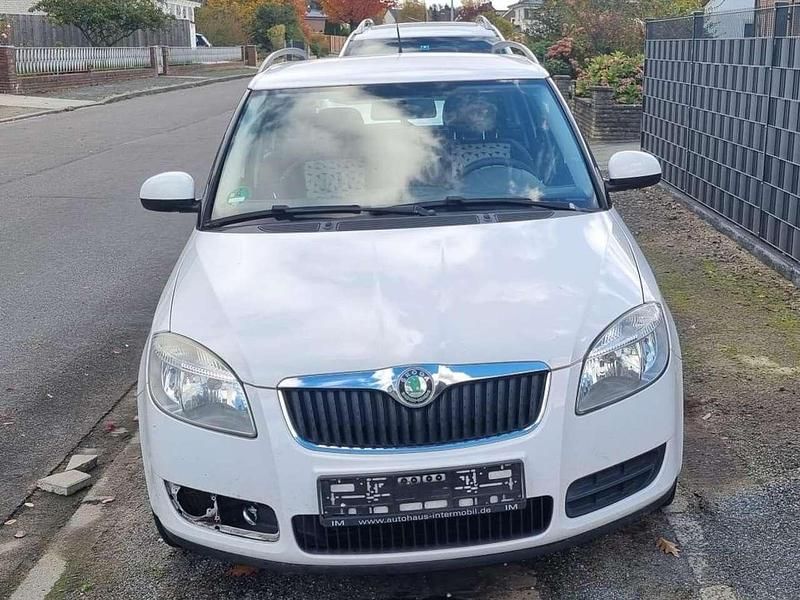 Candyweiss Gebraucht 2009 Skoda Fabia Ambiente Kleinwagen | 899 € (Superpreis) - Bild 1/4