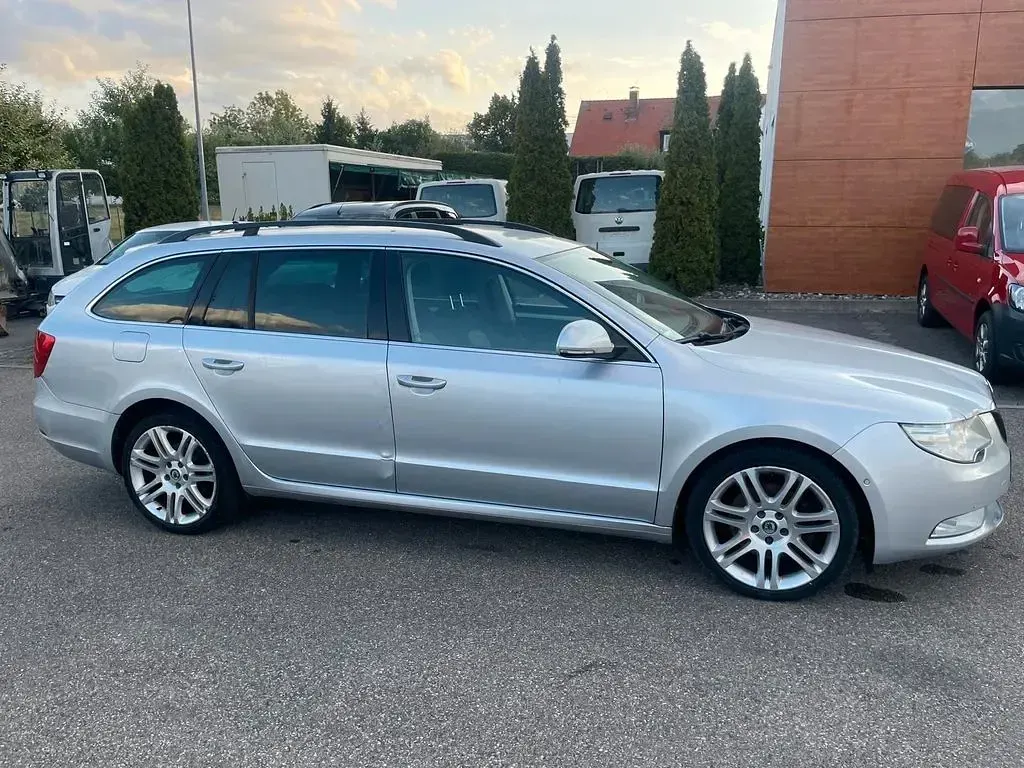 Gebraucht Skoda Superb Elegance 170 PS (125 kW) 2010 Silber Kombi