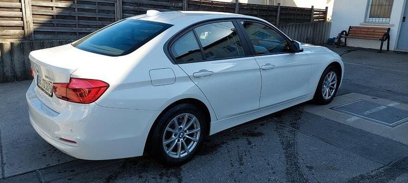 Gebraucht BMW 320 Advantage 190 PS (139 kW) 2015 Weiß Limousine