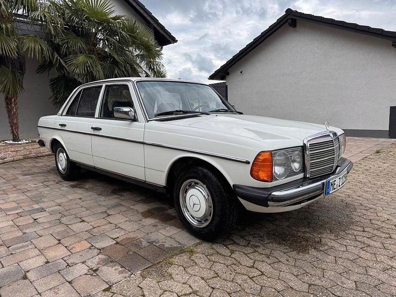 Gebraucht Mercedes 200 60 PS (44 kW) 1982 Weiß Limousine
