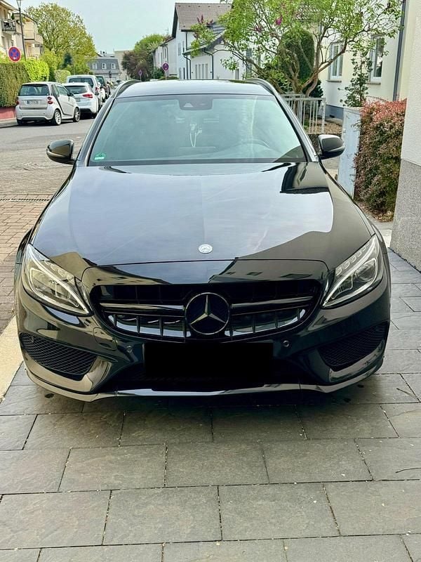 Schwarz Gebraucht 2017 Mercedes C250 AMG line Plus Kombi | 23.990 € (Teuer) - Bild 1/4