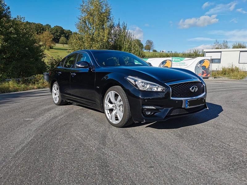 Schwarz Gebraucht 2016 Infiniti Q70 Sport Tech Limousine | 14.900 € - Bild 1/4