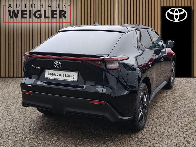 Neu Toyota bZ4X 164 kW (224 PS) 2026 Attitude black mc. SUV