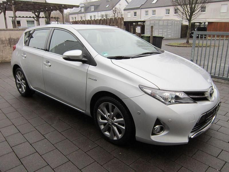 Gebraucht Toyota Auris Hybrid Edition 99 PS (72 kW) 2013 Silber Limousine