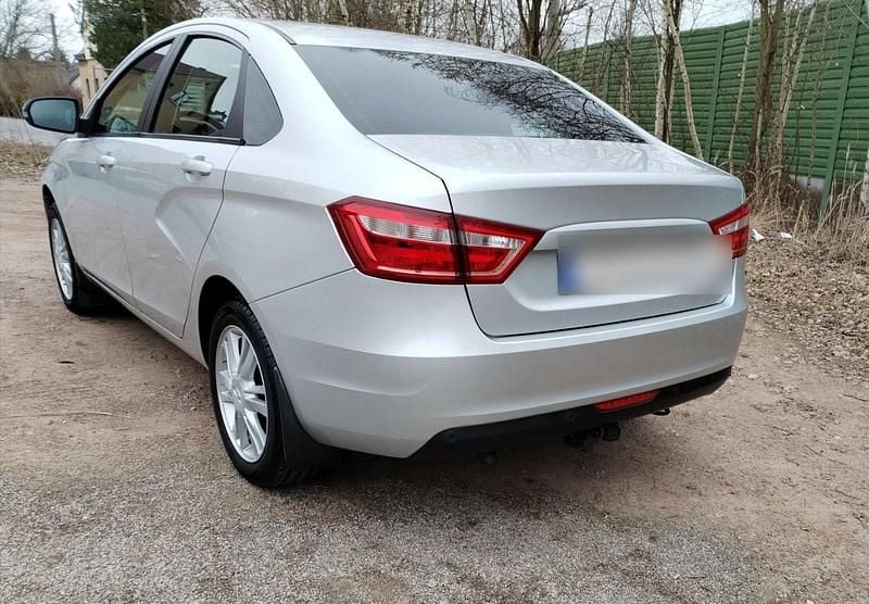 Second-hand Lada Vesta 106 CP (77 kW) 2017 Argintiu Berlinǎ