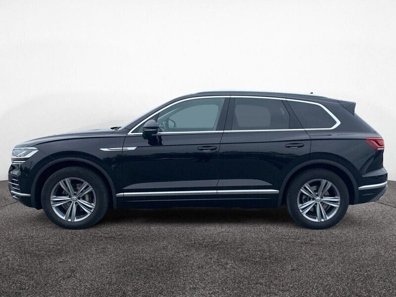 Gebraucht VW Touareg Basis 231 PS (169 kW) 2020 Deep black perleffekt SUV