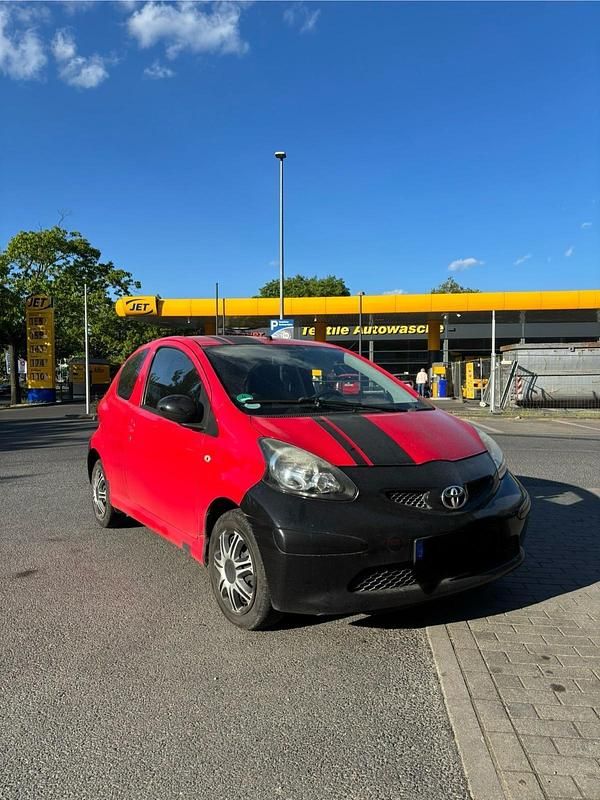 Rot Gebraucht 2006 Toyota Aygo Kleinwagen | 900 € (Guter Preis) - Bild 1/4