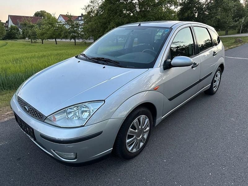 Silber Gebraucht 2004 Ford Focus Limousine | 1.200 € (Fairer Preis) - Bild 1/4