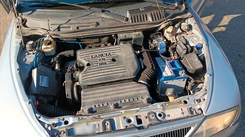 Gebraucht Lancia Ypsilon 85 PS (62 kW) 2000 Grau Kleinwagen