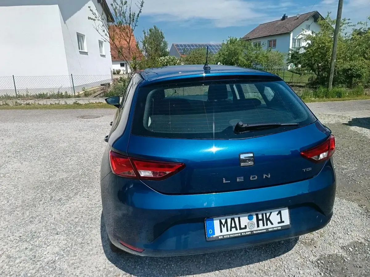 Używany Seat Leon 150 KM (110 kW) 2015 Niebieski Sedan/Limuzyna