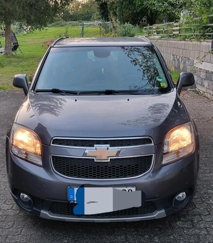 Grau Gebraucht 2013 Chevrolet Orlando Van / Kleinbus | 6.350 € (Fairer Preis) - Bild 1/4