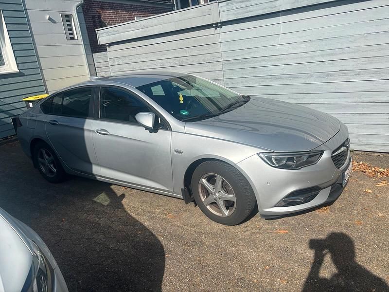 Silber Gebraucht 2018 Opel Insignia Sport Limousine | 10.999 € (Fairer Preis) - Bild 1/4