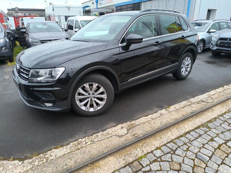 Schwarz Gebraucht 2020 VW Tiguan Comfortline SUV | 19.590 € (Superpreis) - Bild 1/4