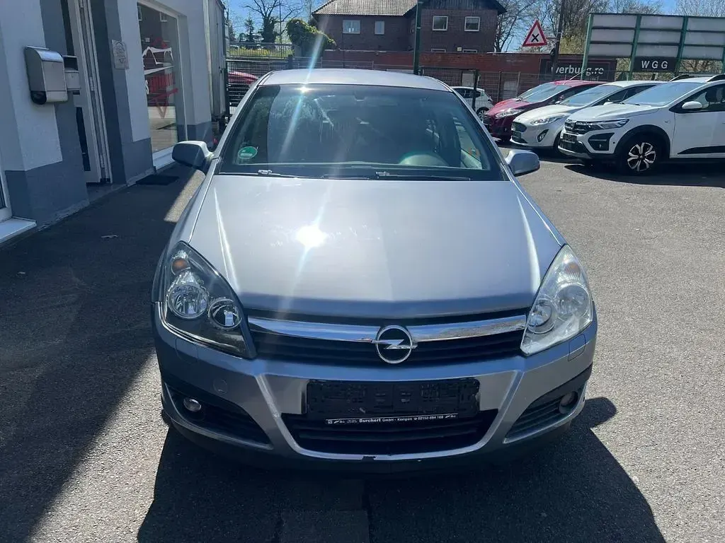 Usata Opel Astra Edition 105 CV (77 kW) 2006 Argento Berlina