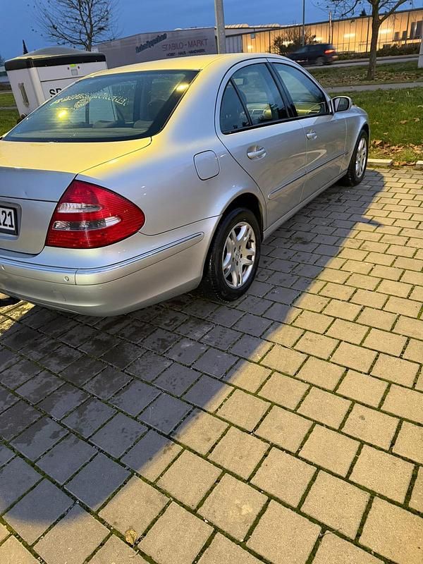 Gebraucht Mercedes E220 170 PS (125 kW) 2005 Silber Limousine