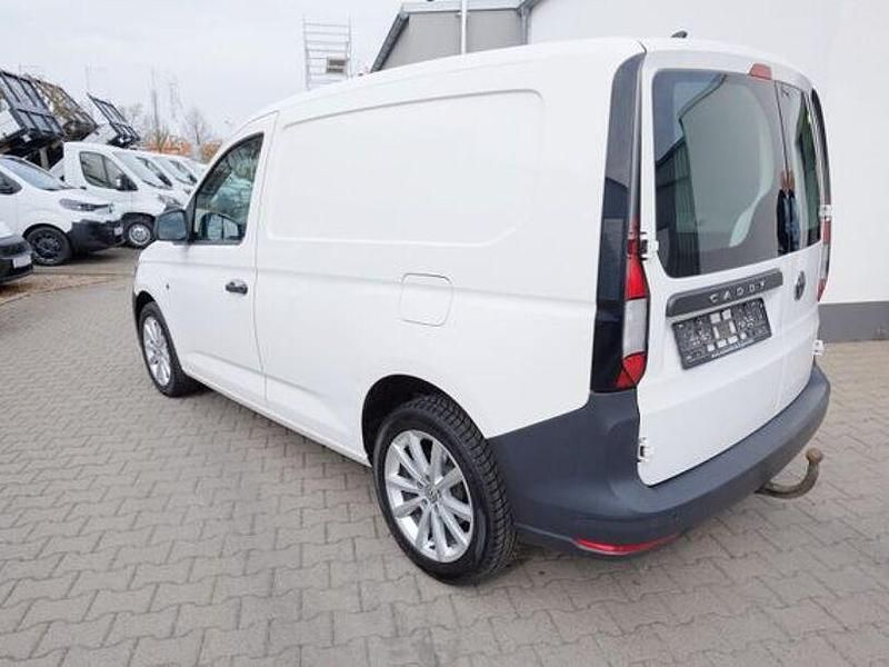 Second-hand VW Caddy 102 CP (75 kW) 2021 Alb Monovolum
