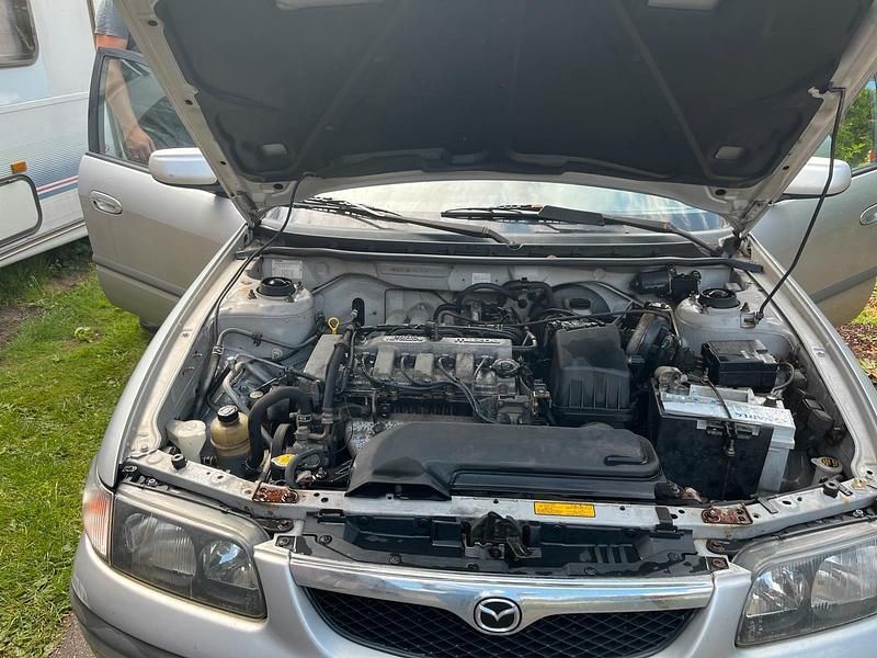 Silber Gebraucht 1998 Mazda 626 Limousine | 800 € - Bild 1/4