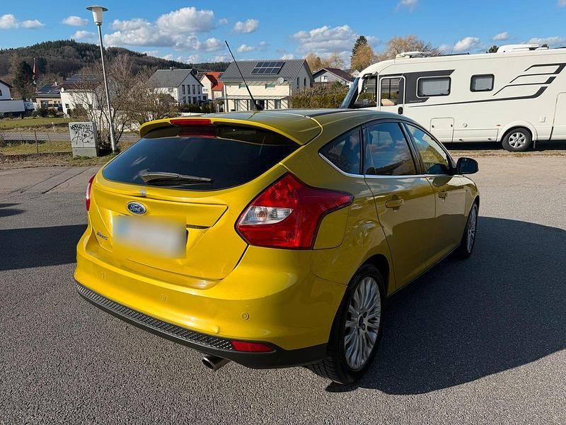 Gebraucht Ford Focus 156 PS (114 kW) 2011 Gelb Limousine