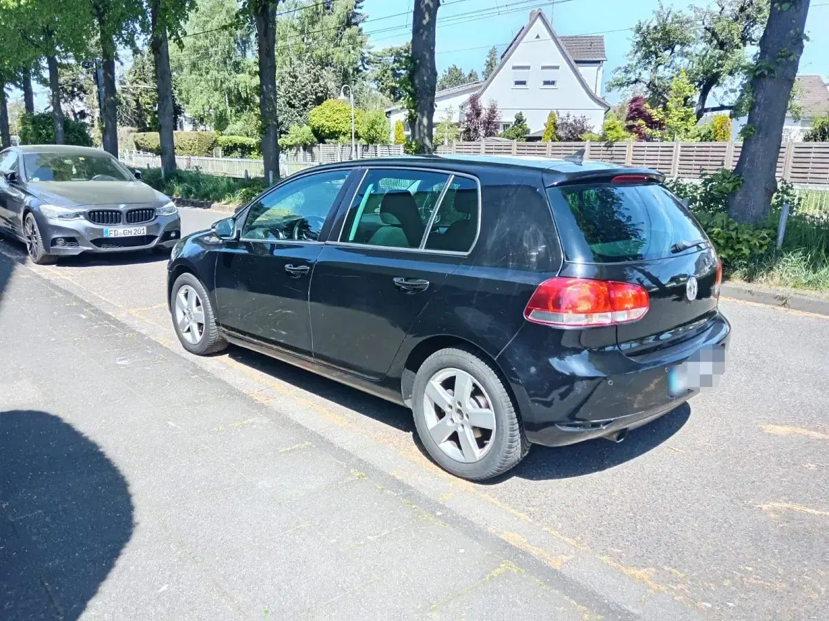 Second-hand VW Golf VI 105 CP (77 kW) 2010 Negru Hatchback