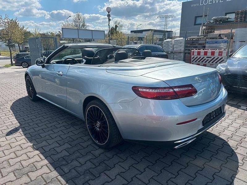 Gebraucht Mercedes E220 Avantgarde 194 PS (142 kW) 2018 Diamantsilber Cabrio