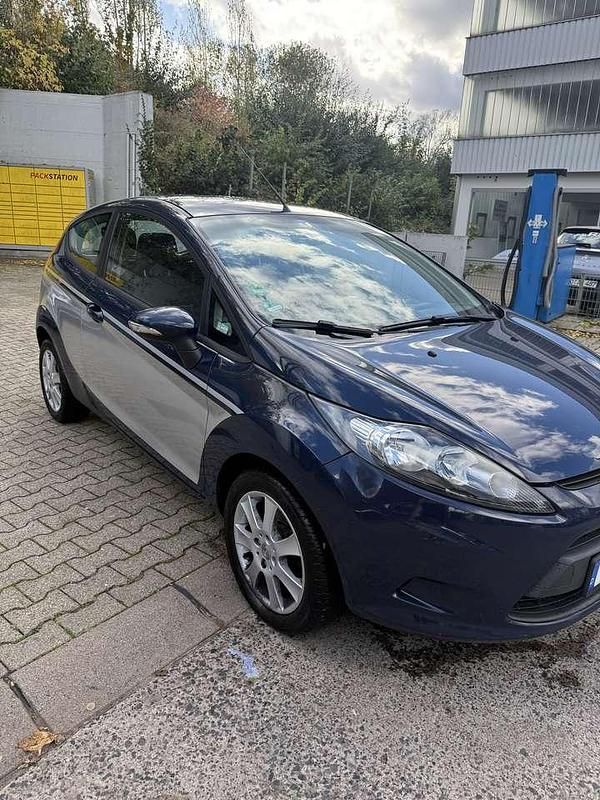 Gebraucht Ford Fiesta Trend 82 PS (60 kW) 2012 Blau Kleinwagen