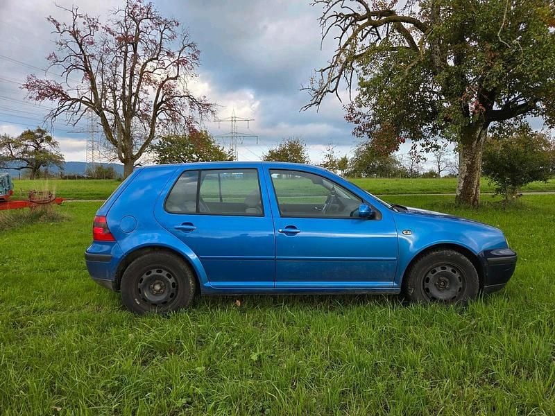 Gebraucht VW Golf IV 115 PS (84 kW) 2000 Blau Kleinwagen