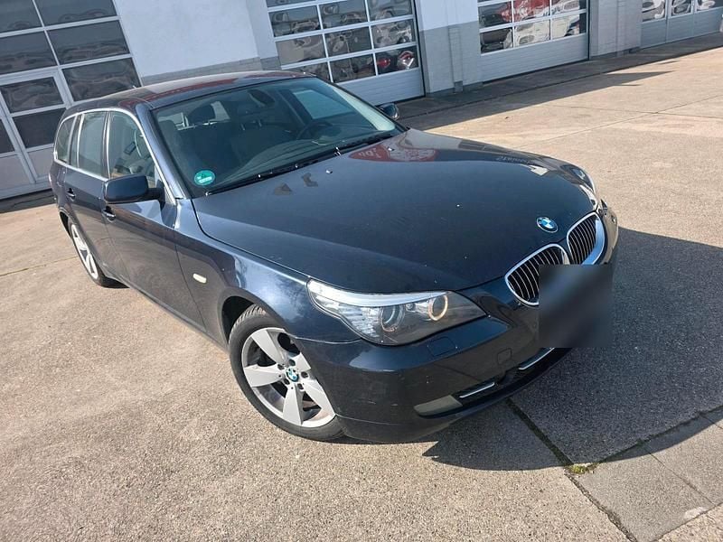 Gebraucht BMW 530 235 PS (172 kW) 2008 Blau Kombi