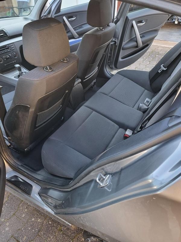 Gebraucht BMW 116 116 PS (85 kW) 2011 Grau Kleinwagen