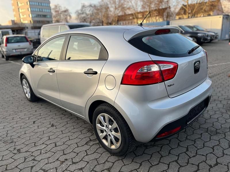 Second-hand Kia Rio 85 CP (62 kW) 2013 Argintiu Hatchback