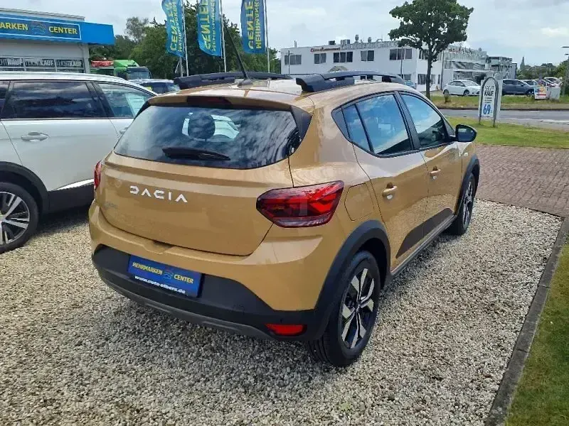Gebraucht Dacia Sandero Expression 91 PS (66 kW) 2025 Beige Limousine