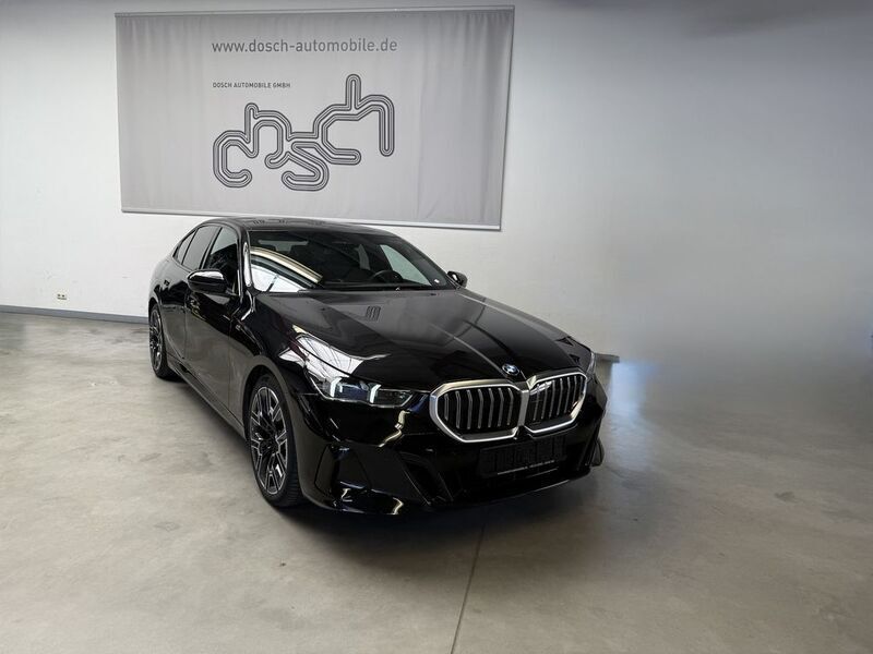 Schwarz Gebraucht 2024 BMW 520 M Sport Limousine | 51.790 € (Superpreis) - Bild 1/4