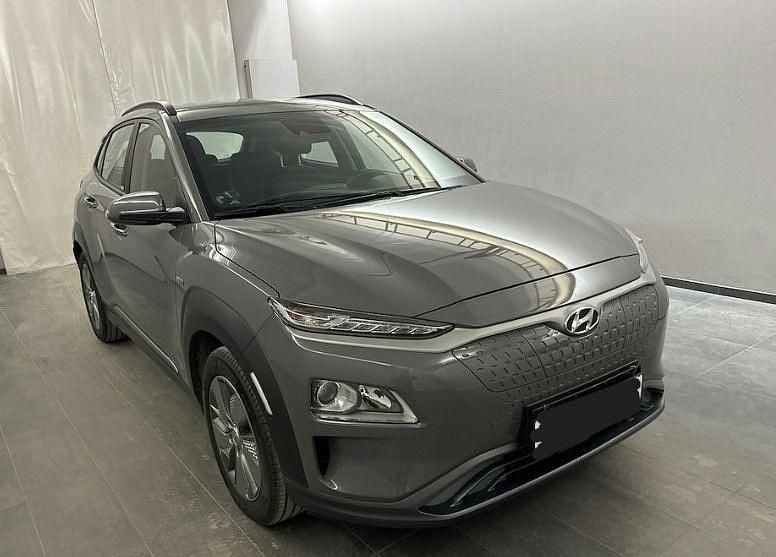 Grau Gebraucht 2020 Hyundai Kona SUV | 12.995 € (Superpreis) - Bild 1/4