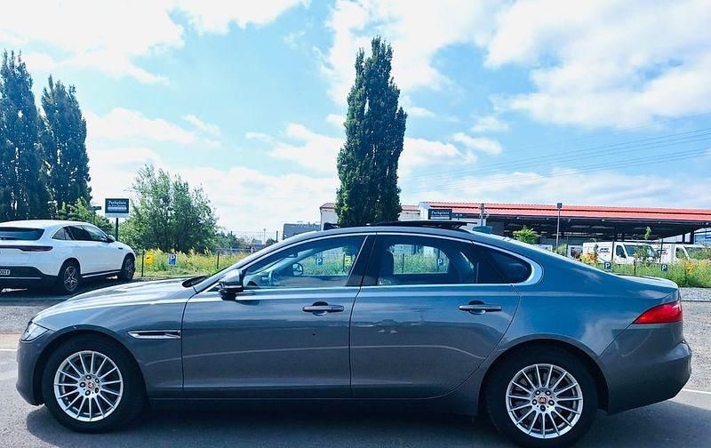 Grau Gebraucht 2018 Jaguar XF Prestige Limousine | 15.990 € (Superpreis) - Bild 1/4