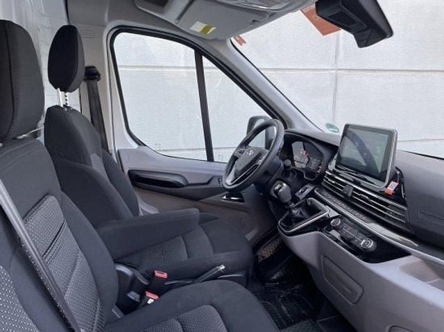 Second-hand Maxus V90 148 CP (108 kW) 2024 Alb Van
