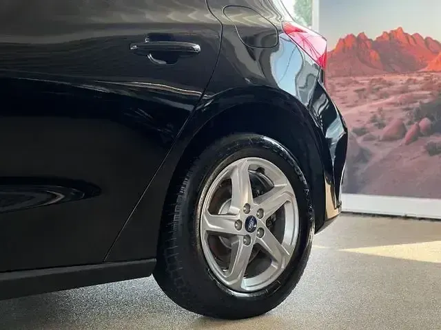 Używany Ford Focus 125 KM (91 kW) 2020 Czarny Sedan/Limuzyna