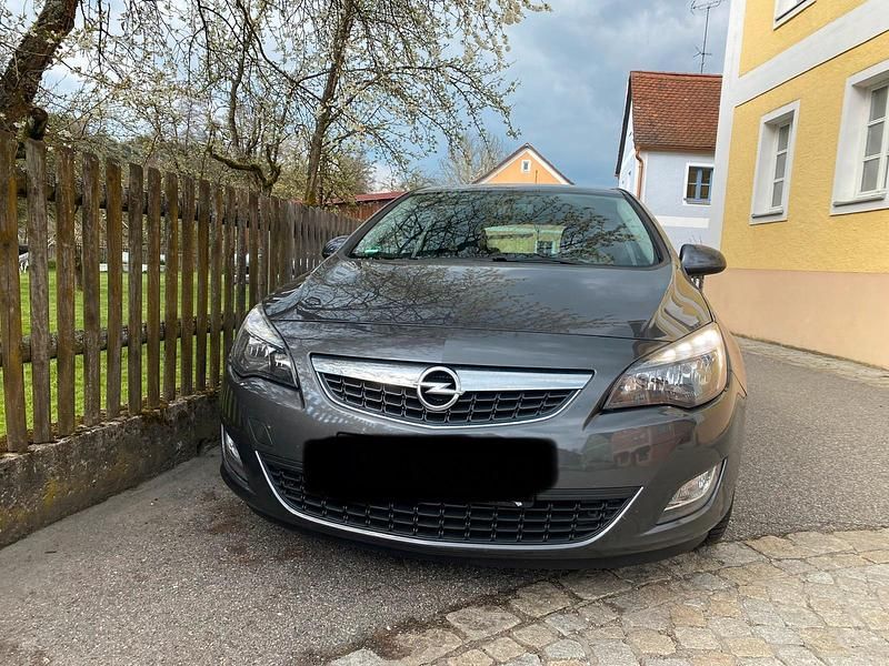 Gebraucht Opel Astra 110 PS (80 kW) 2012 Grau Limousine