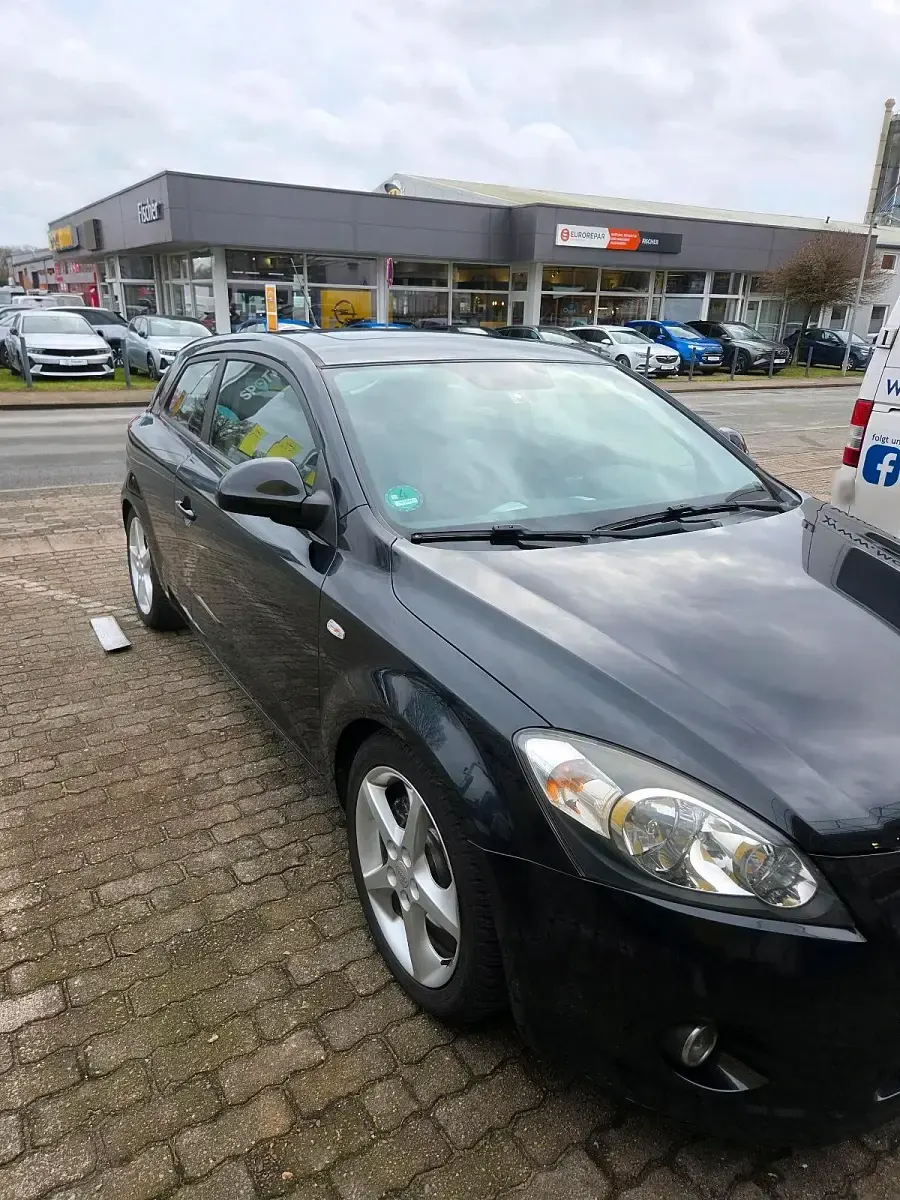 Używany Kia Ceed 122 KM (89 kW) 2008 Czarny Hatchback