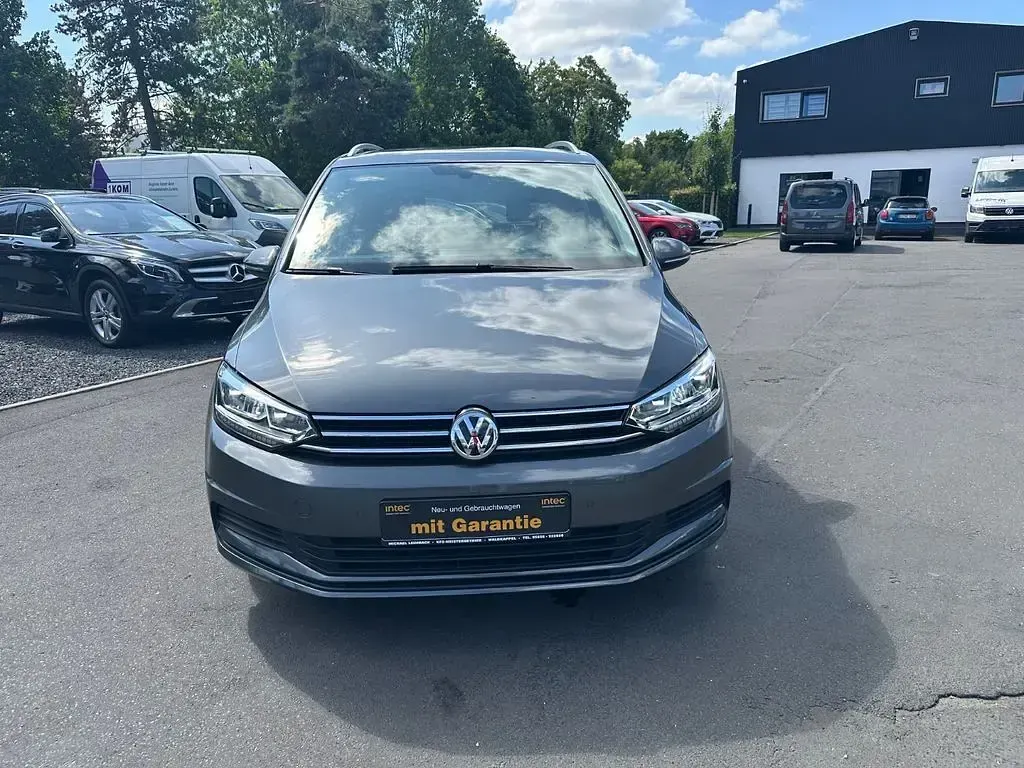 Gebraucht VW Touran Comfortline 150 PS (110 kW) 2020 Grau Van / Kleinbus