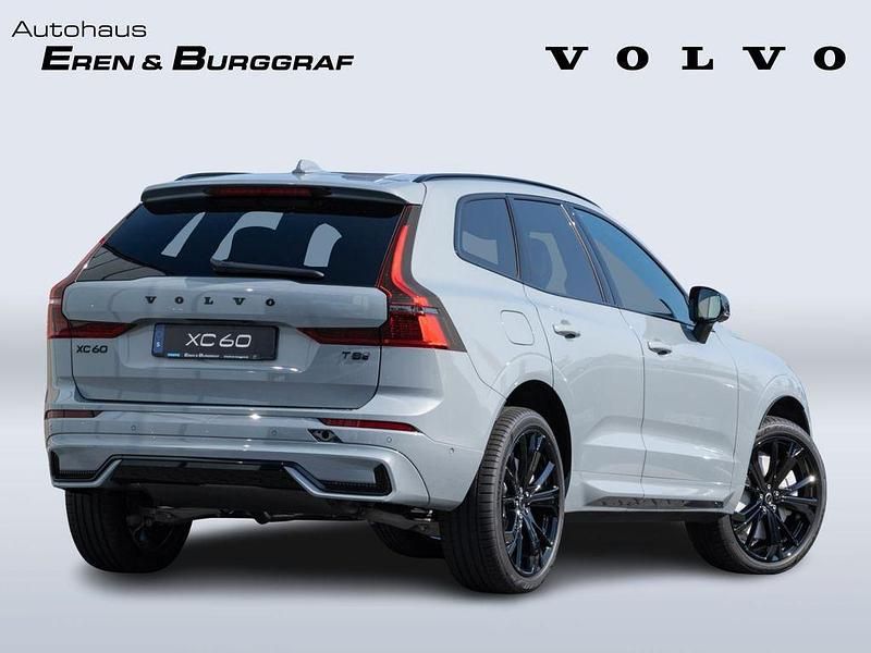 Neu Volvo XC60 Plus 310 PS (228 kW) 2025 Grau SUV