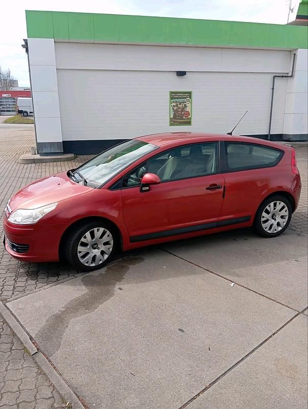 Second-hand Citroën C4 105 CP (77 kW) 2006 Roșu Hatchback