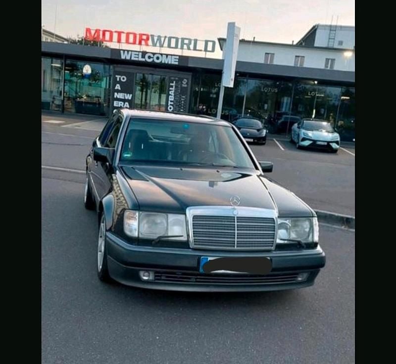 Schwarz Gebraucht 1992 Mercedes E500 Limousine | 50.000 € - Bild 1/4
