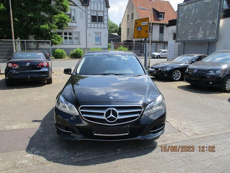 Schwarz Gebraucht 2014 Mercedes E300 Limousine | 11.500 € (Guter Preis) - Bild 1/4