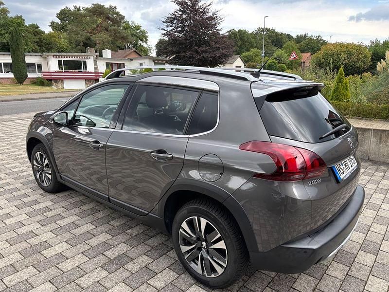 Grau Gebraucht 2019 Peugeot 2008 Allure SUV | 11.000 € (Guter Preis) - Bild 1/4