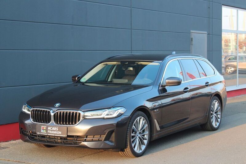 Grau Gebraucht 2022 BMW 530e Sport Line Kombi | 30.499 € (Fairer Preis) - Bild 1/4