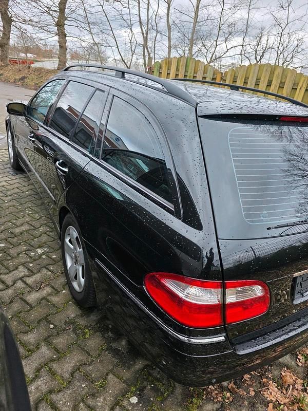 Gebraucht Mercedes E320 Avantgarde 204 PS (150 kW) 2004 Schwarz Kombi