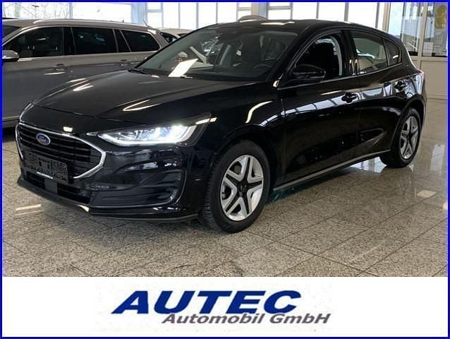 Schwarz, metallic Gebraucht 2022 Ford Focus Cool & Connect Limousine | 13.985 € (Superpreis) - Bild 1/4