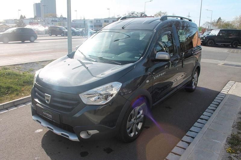 Grau Gebraucht 2015 Dacia Dokker Stepway Van | 10.900 € (Fairer Preis) - Bild 1/4