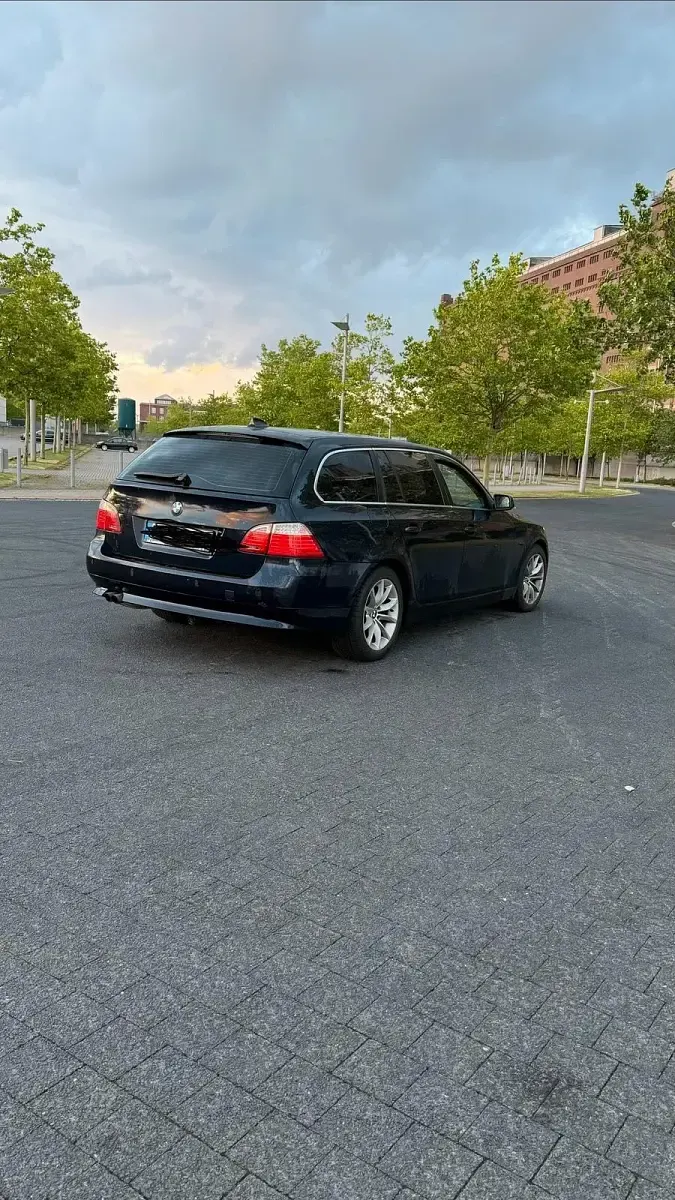 Gebraucht BMW 530 235 PS (172 kW) 2007 Blau Kombi